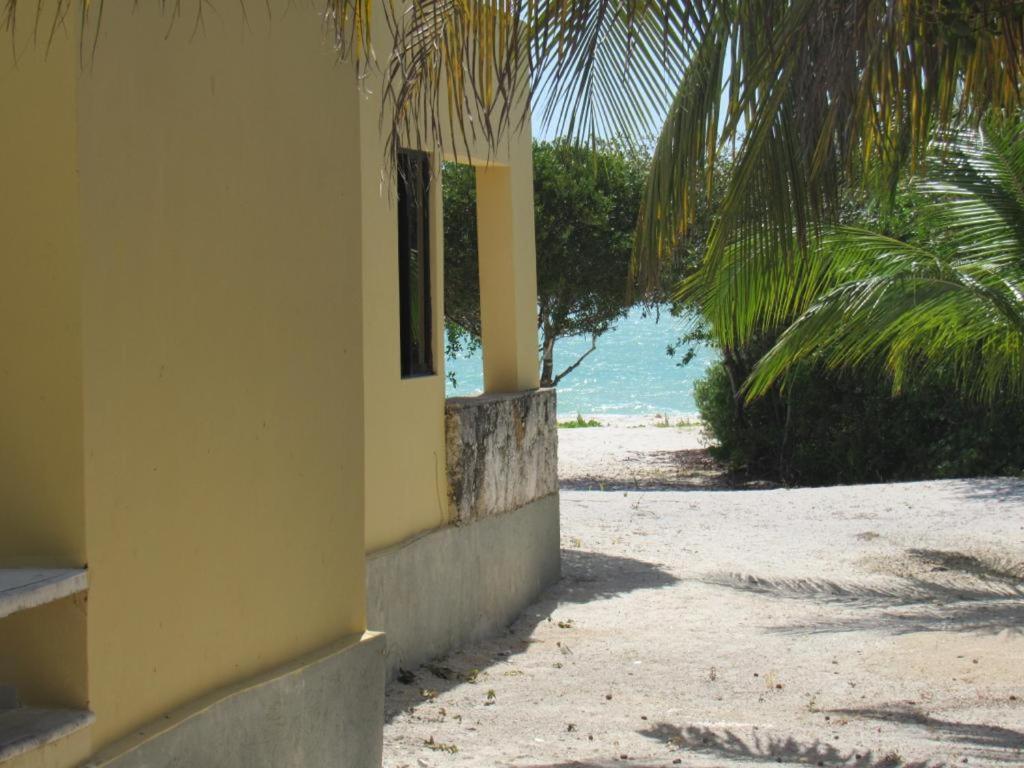 Two Bedroom Beachfront Villa Селестун Екстериор снимка