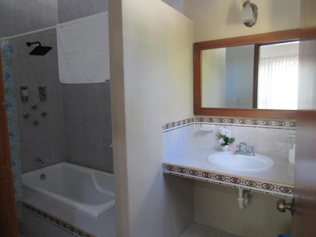 Two Bedroom Beachfront Villa Селестун Екстериор снимка