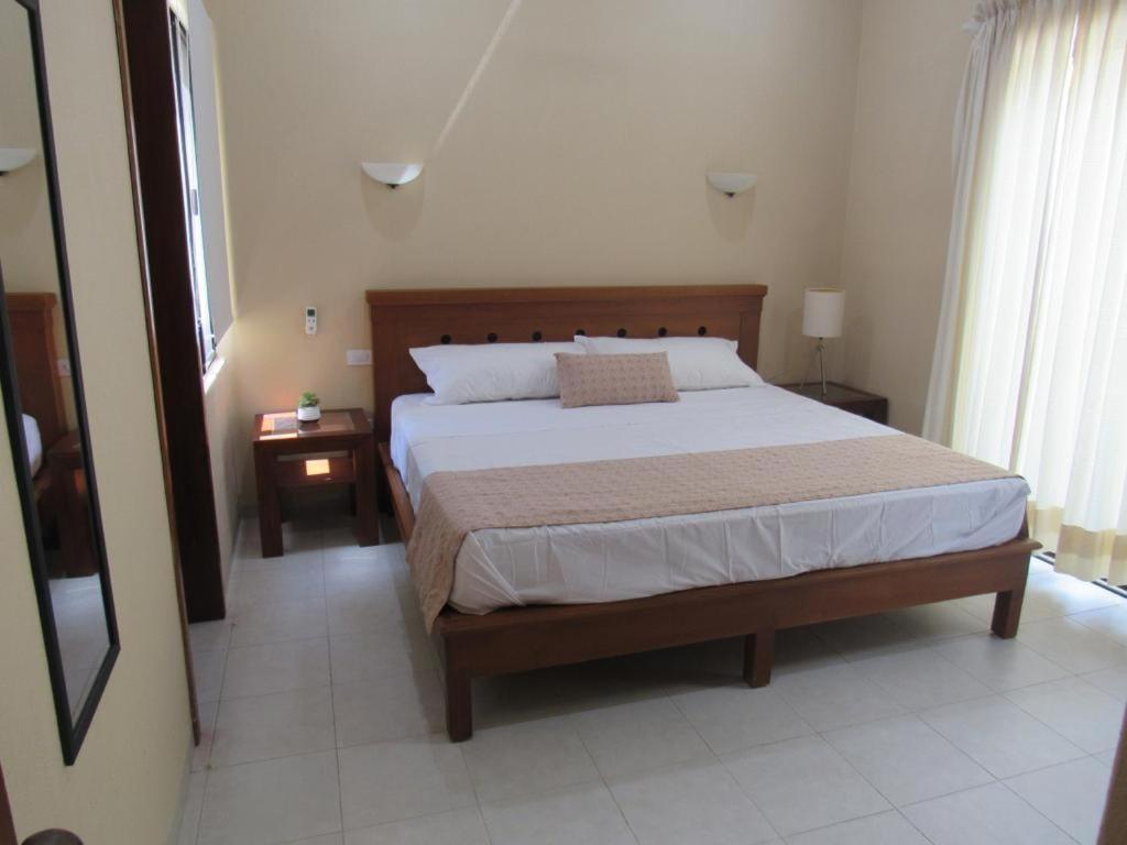 Two Bedroom Beachfront Villa Селестун Екстериор снимка
